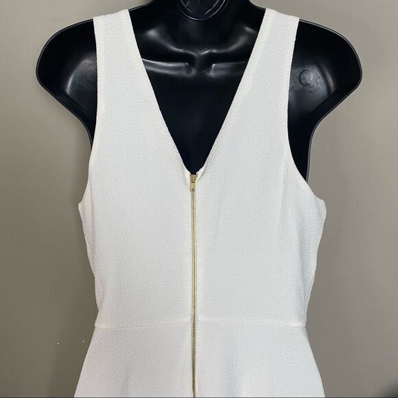 Everly V Neck Ivory Flowy Midi Dress - Picture 4 of 10